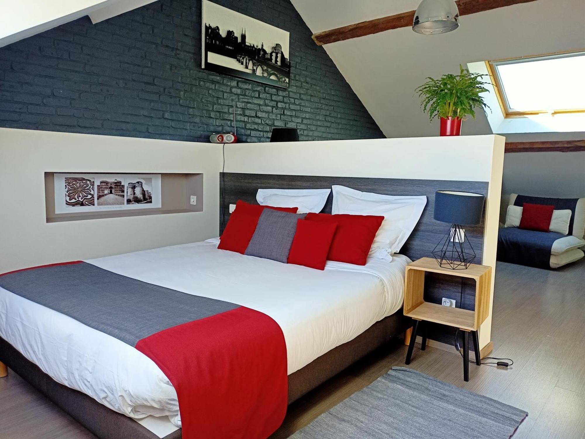 Les Suites Angevines อองเชร์ ภายนอก รูปภาพ